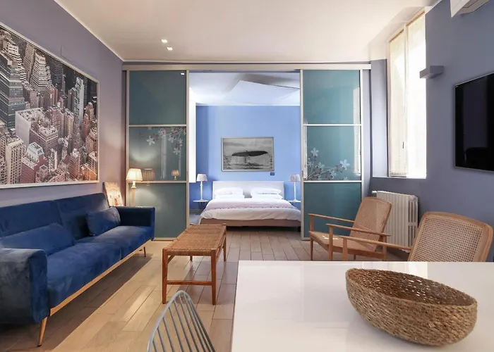 Charming 5 Vie Apt. Milan Center, Italia