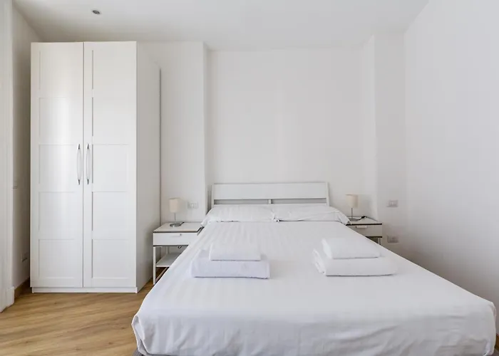 Guesthost - Top Accommodations In The Heart Of Milano!, Italia
