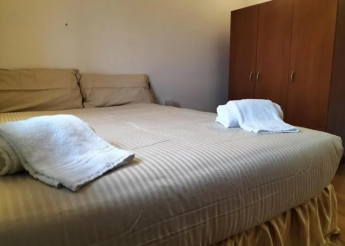 Big Bright Flat in Milano close to Loreto square, Italia