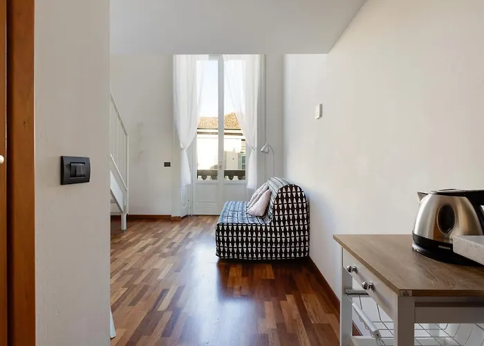Guesthost - Central Studio Apts Milano-Corso Magenta, Włochy