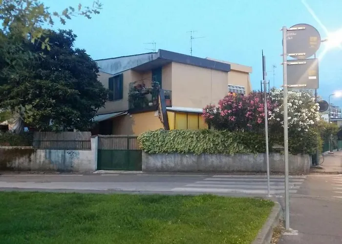 Vicino Allo Stadio Di San Siro E Alla Fiera Milano, Italia