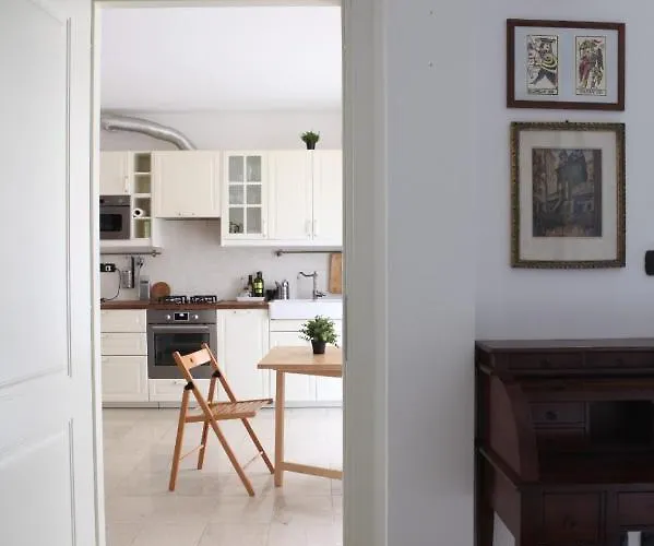 Terrace Apartment Close To Metro Station Milano, Italia