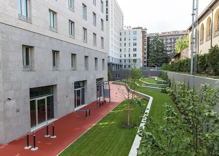Aparto Milan Giovenale, Italia