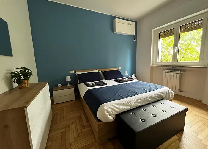 The Bright Place: Wide And Modern Condo Apartment In Milão, Itália