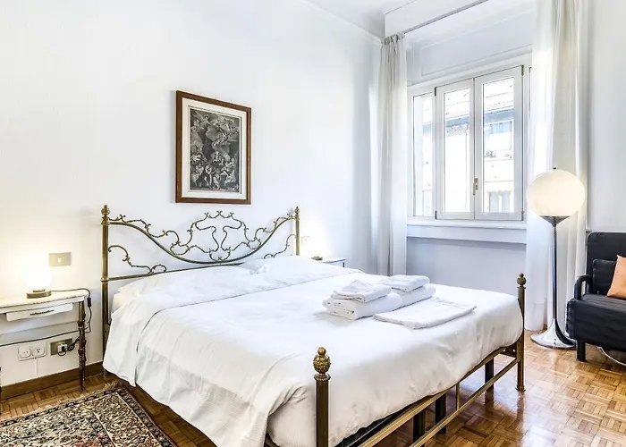 Huge Center Milan Guastalla Gardens 8PAX, Italia