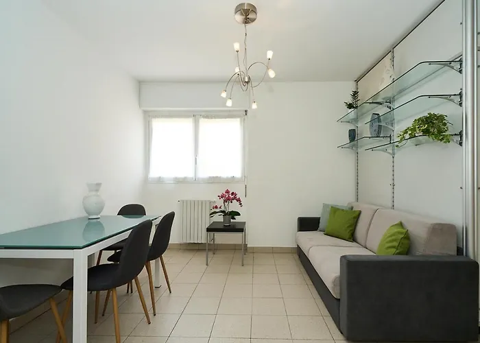 Appartamento Design House A/C Wifi 20 Minutes From Duomo Milano, Italia