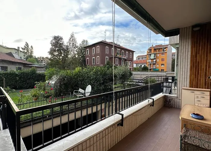 Dehomes - Two Bedrooms, Terrace, Wi-Fi, Tram To Centre & Rho Fiera Milano, Italia