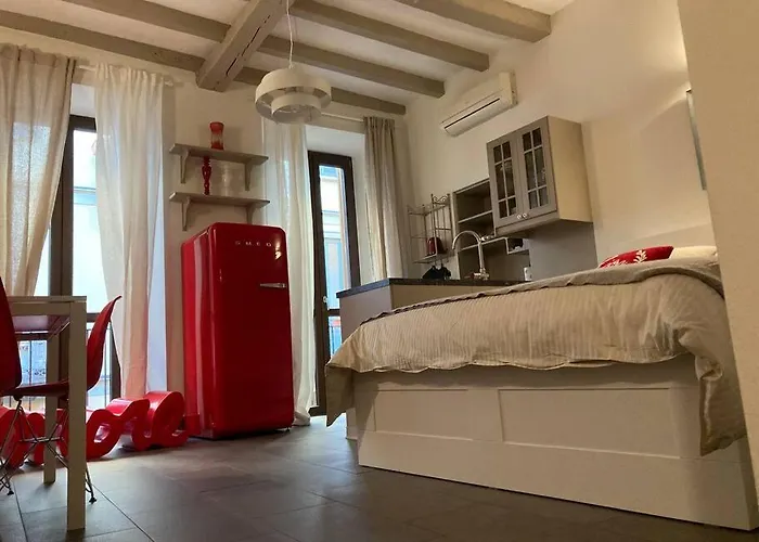 Il Torchietto, Incanto Nel Cuore Di Milano, Italia