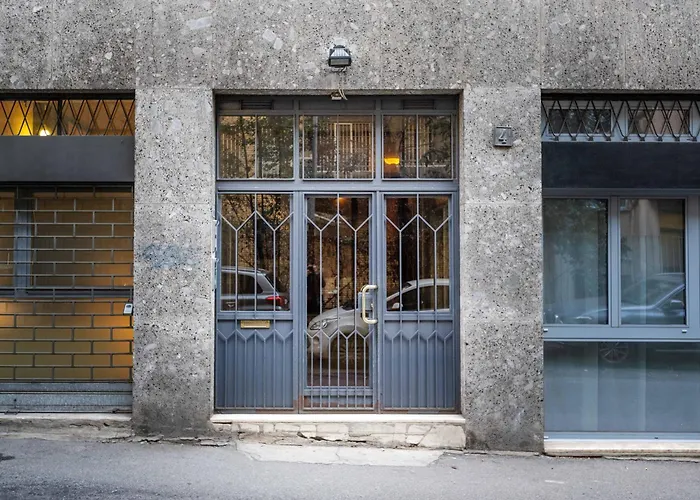 One Bedroom Apartment With Terrace Near Duomo Milán, Italia