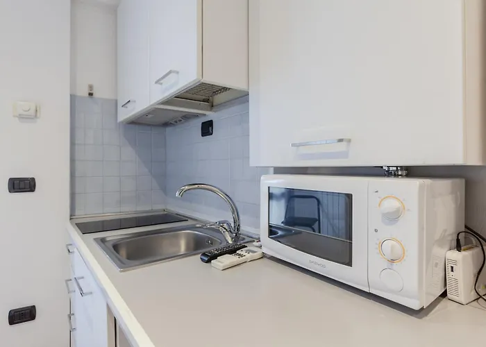 Guesthost - Sant Ambrogio Lovely Flat Milano, Italia