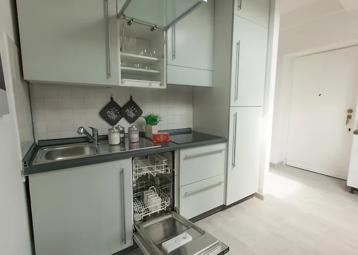 Just Urban Stays - Impressive 1Br Penthouse In City Center - Metro M2 M4 Milan, Italy