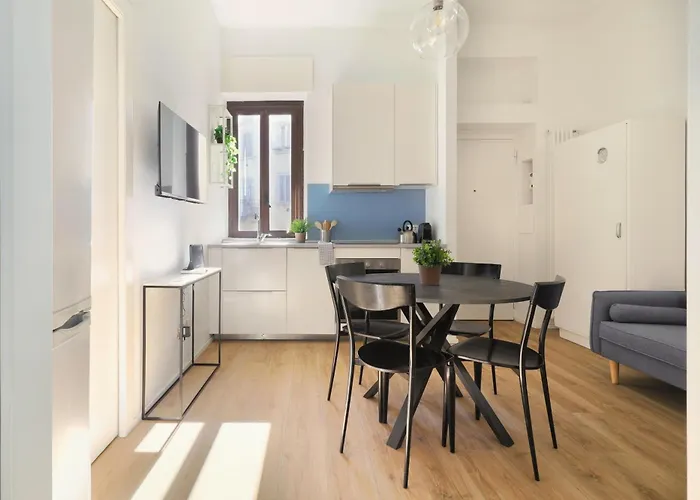 Just Urban Stays - Sunny 2Br Flat In The Heart Of Milan - M2 And M4 Metro, Italia