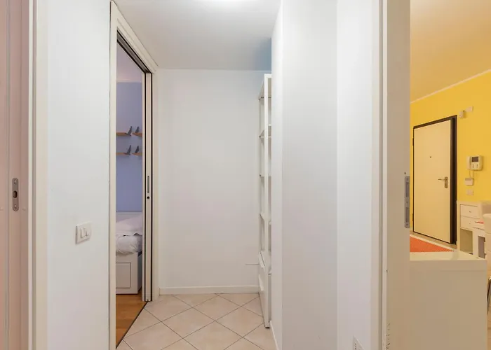 Xenia Apartments - Spacious Three-Room Apartment 10 Min From Linate Milano, Italia