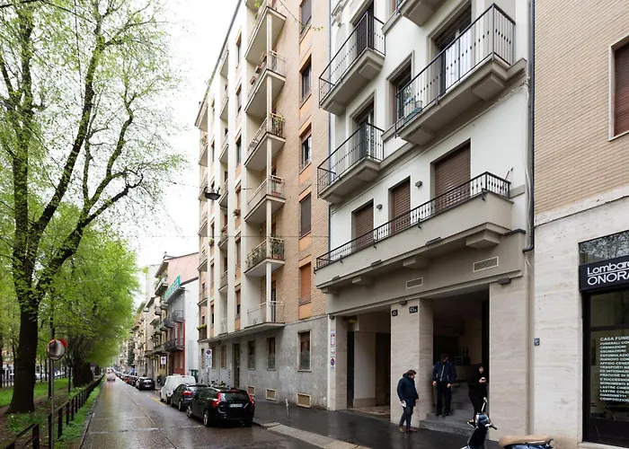 Guesthost - Mac Mahon - Colorful Apartment With Balcony! Milano, Italia