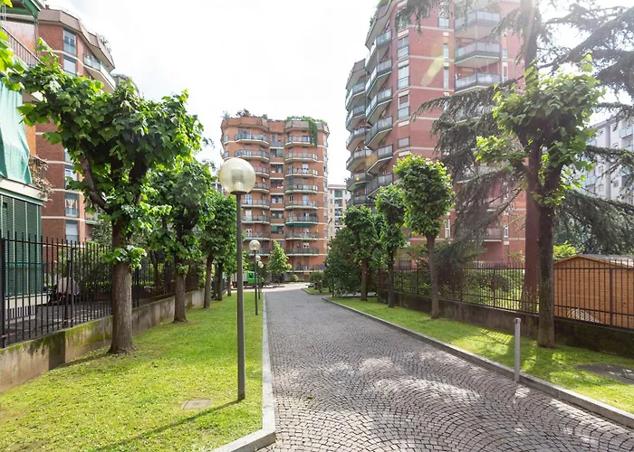 Guesthost - Lorenteggio-Piazza Frattini Balcony Apartment Milano, Italia