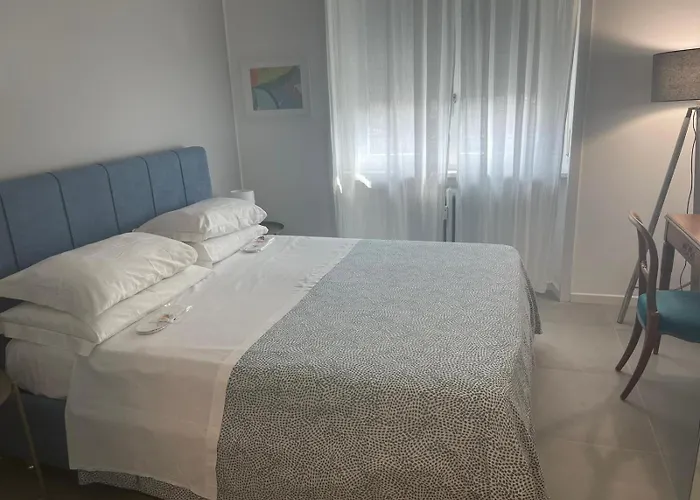 Home Suite Home With Free Parking Garage - Con Parcheggio Incluso Nuovo Con 2 Camere Da Letto E Due Bagni - New Apartament With 2 Bdrooms 2 Bathrooms- Jellow Subway Metro Gialla Porta Romana 3 Stops To Duomo Milaan, Italië