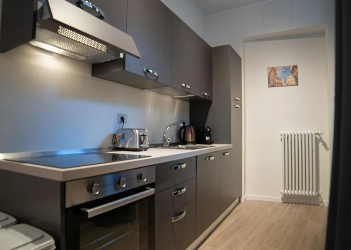 Appartamento Rifugio Milanese Con Parcheggio Privato, Ambiente Tranquillo E Convenienza, Italia