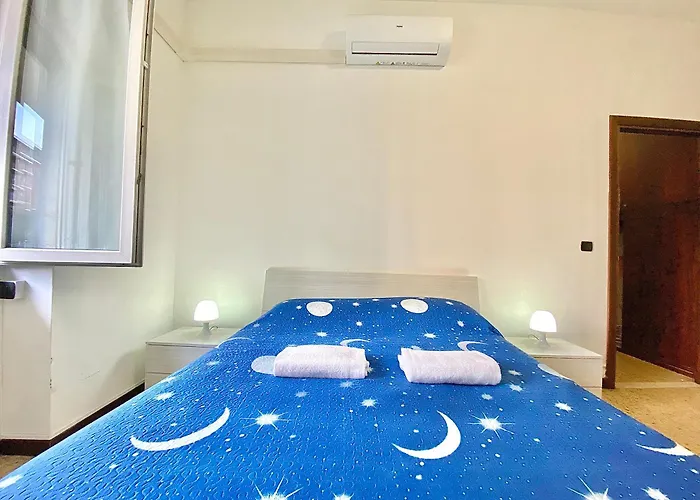 Famagosta Home, Navigli Style, Accanto A Metropolitana M2 Verde, Confortevole E Spazioso Per Gruppi O Famiglie Milano, Italia