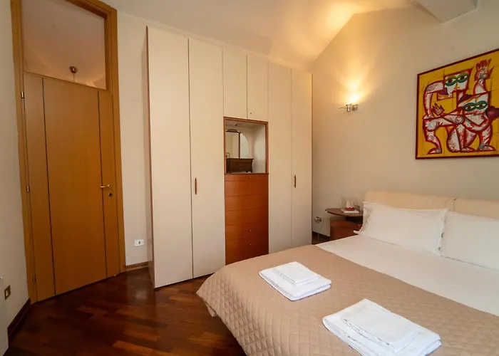 Appartamento Penthouse Milan Isola, A Few Steps From Offices Milano Cortina 26, Italia