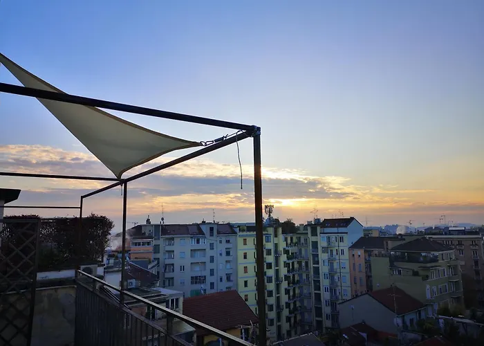 Milan Skyline Apartment in città studi a 1 minuto dal metrò con terrazzo wi-fi e netflix, Italia
