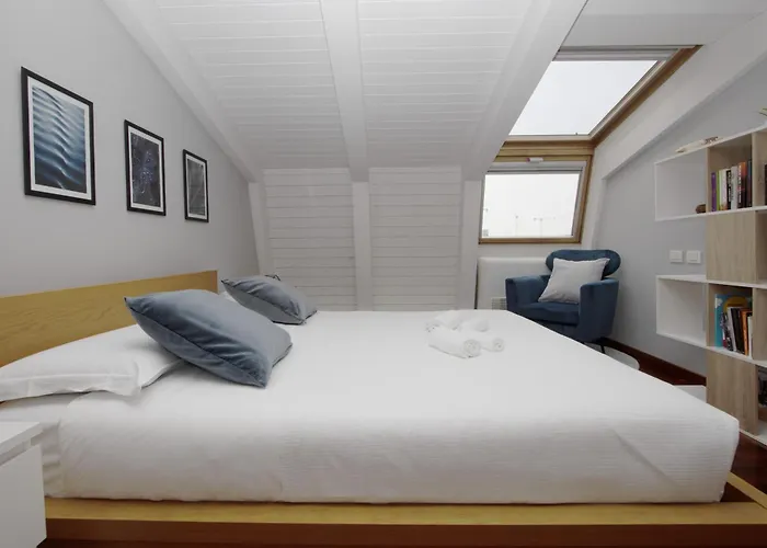 Apartamento Penthouse With Patio & 2 Baths, 10 Min To Duomo Milán, Italia