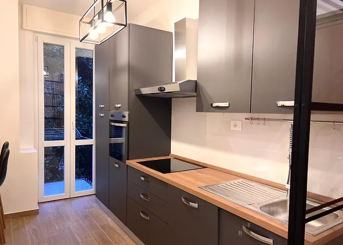 Luxury San Siro Apartment, 5 Min Metro, Balcony & Fast Wifi Milano, Italia