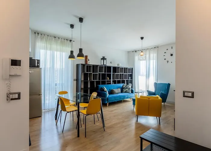Large Apartment With Private Balcony And Workspace Milano, Italia