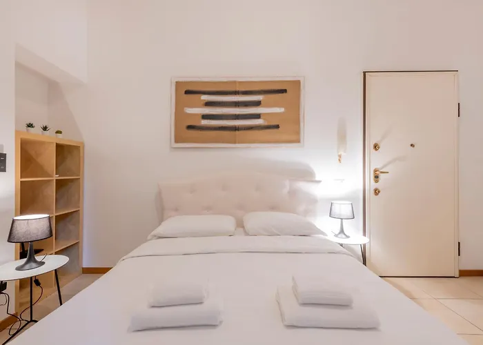 Suite Nel Cuore Di Milano - B Home, Italia