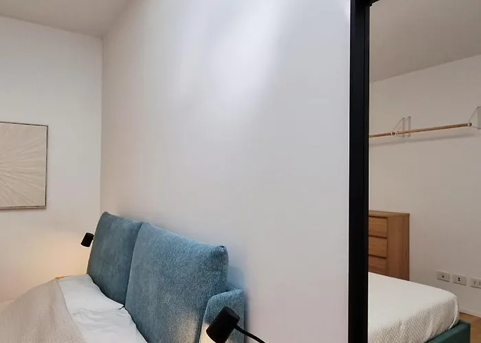 Vytalea - Trilocale moderno con patio e doppi servizi, vicino M4 - Modern apartment 2-Bedroom with Patio&Two Bathrooms, near Metro M4 Milano, Italia