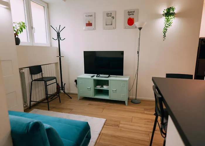 Carlo Apartment - 15 Min From Duomo Milano, Italia