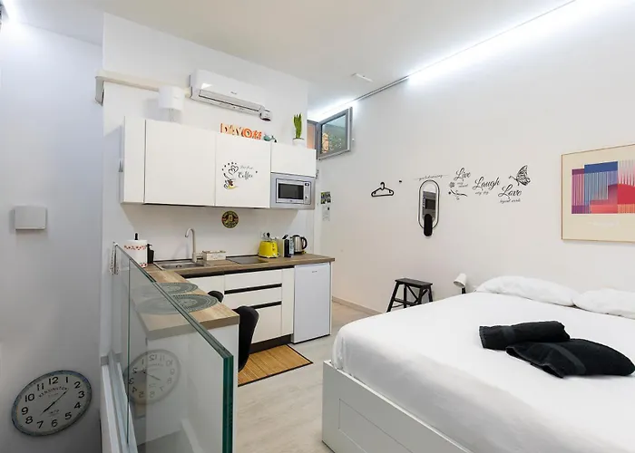 La Vecchia Milano-Les Nubles Vannucci - Il Ballatoio e Il Cortile, Italia