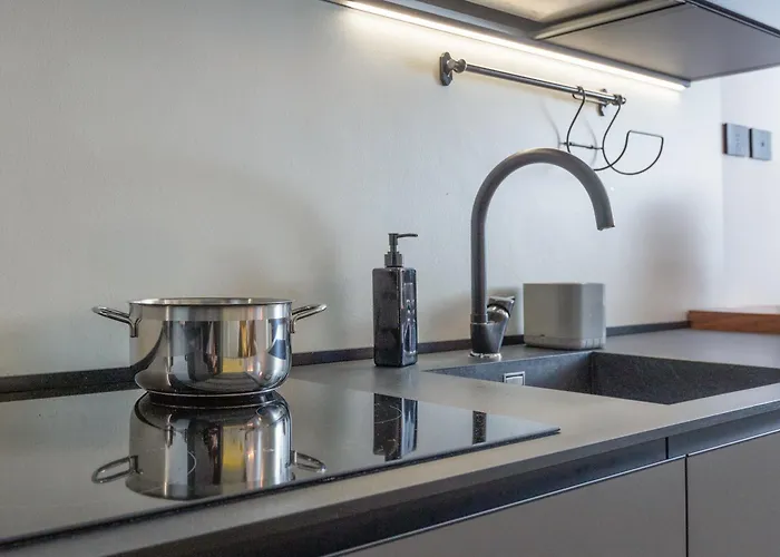 ArtStay - Exclusive Apt Near Metro M1, AC, Parking Milano, Italia