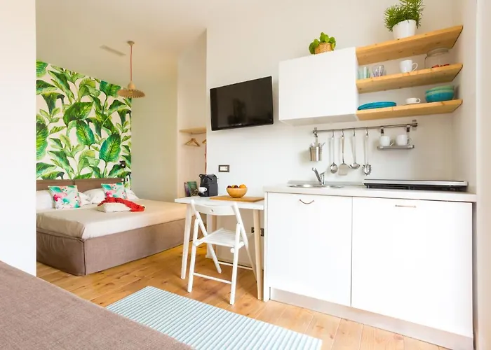 Duomo Views, Light, Jungle-Inspired Studio With Terrace Milán, Italia
