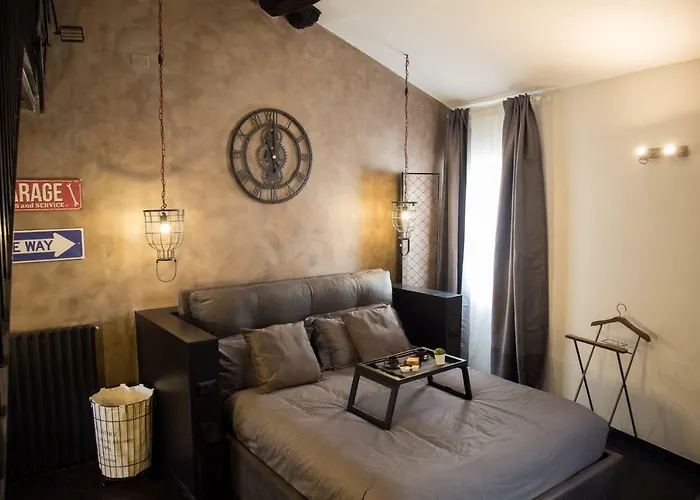 Industrial Apartment Near Duomo Mailand, Italien