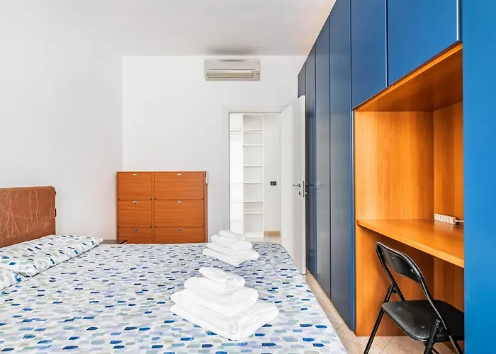 Milan - Bocconi E Navigli - Spacious 3Br Apartment 95 M - Free Parking